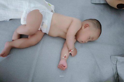 顺德4个月宝宝特点